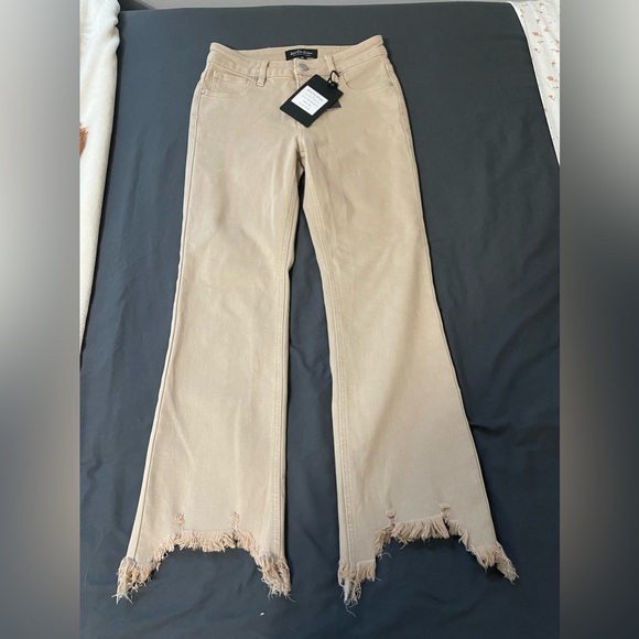 Neona Risen Jeans - Picture 1 of 11